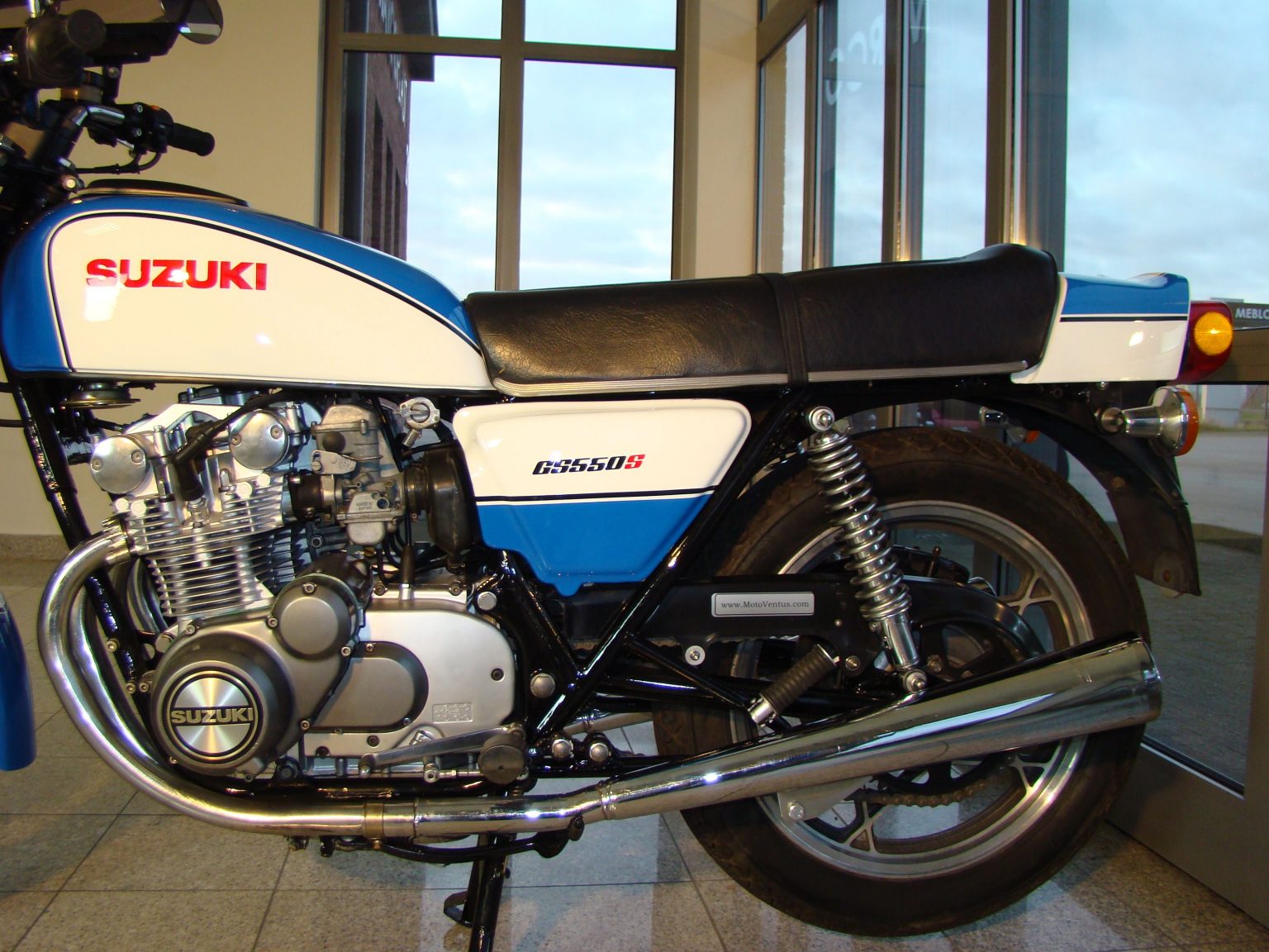 SUZUKI GS 550 1984 - Moteventus
