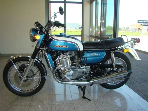 Suzuki GT 750 K 1973 Royal Blue - Moteventus