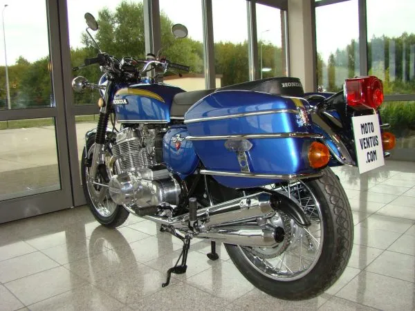 Suzuki GT 750 K 1973 Royal Blue - Moteventus