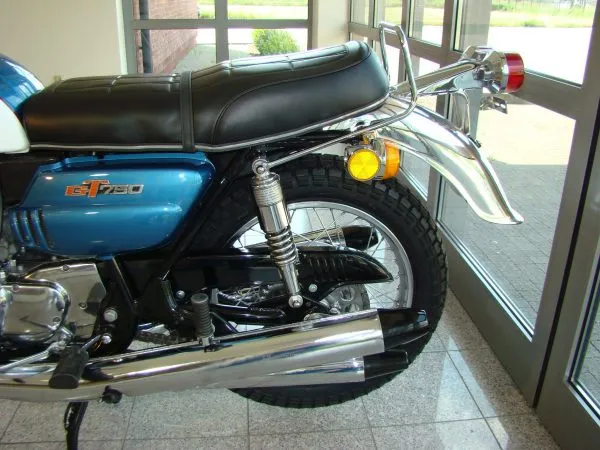 Suzuki GT 750 K 1973 Royal Blue - Moteventus