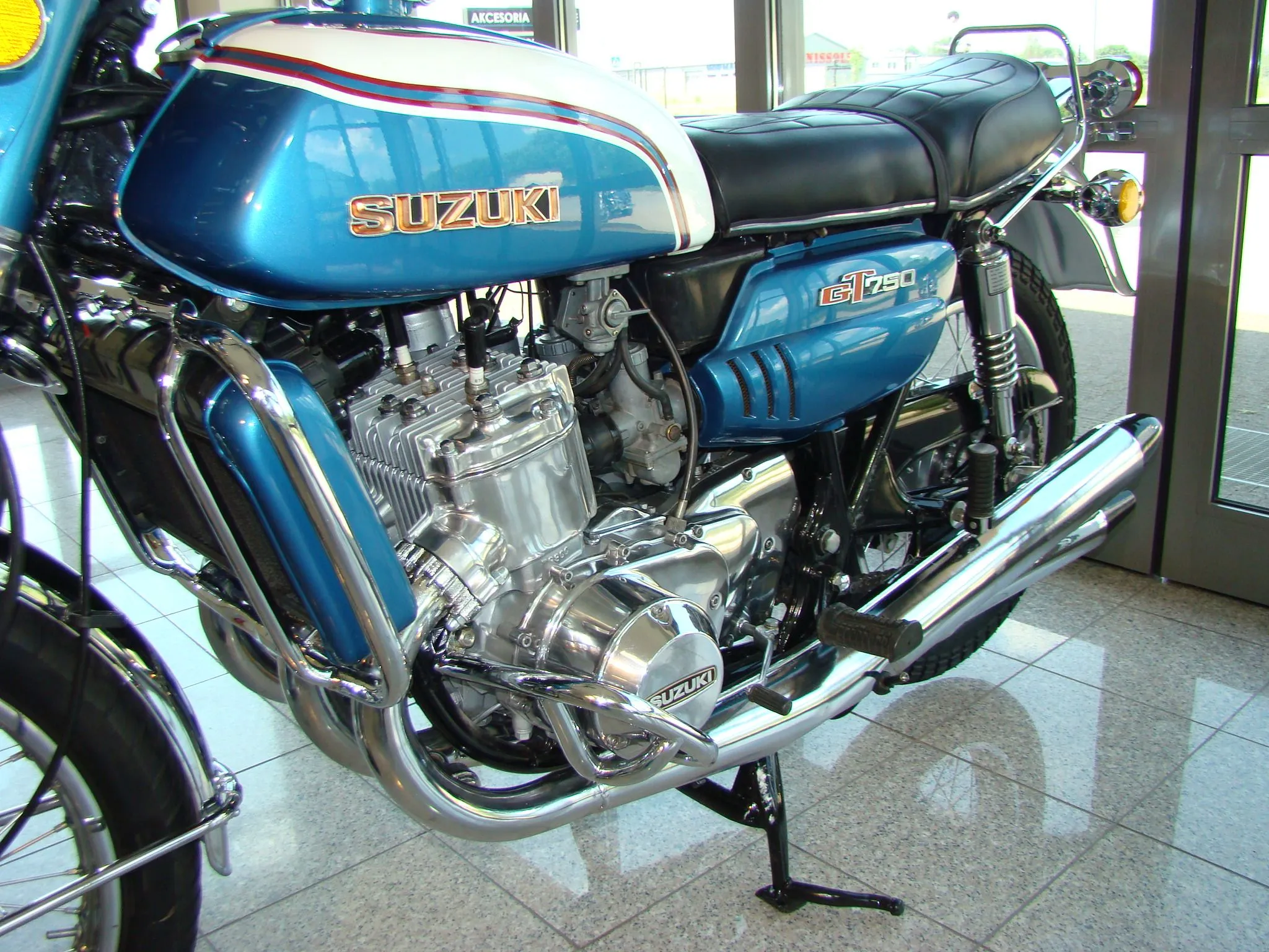 Suzuki GT 750 K 1973 Royal Blue - Moteventus