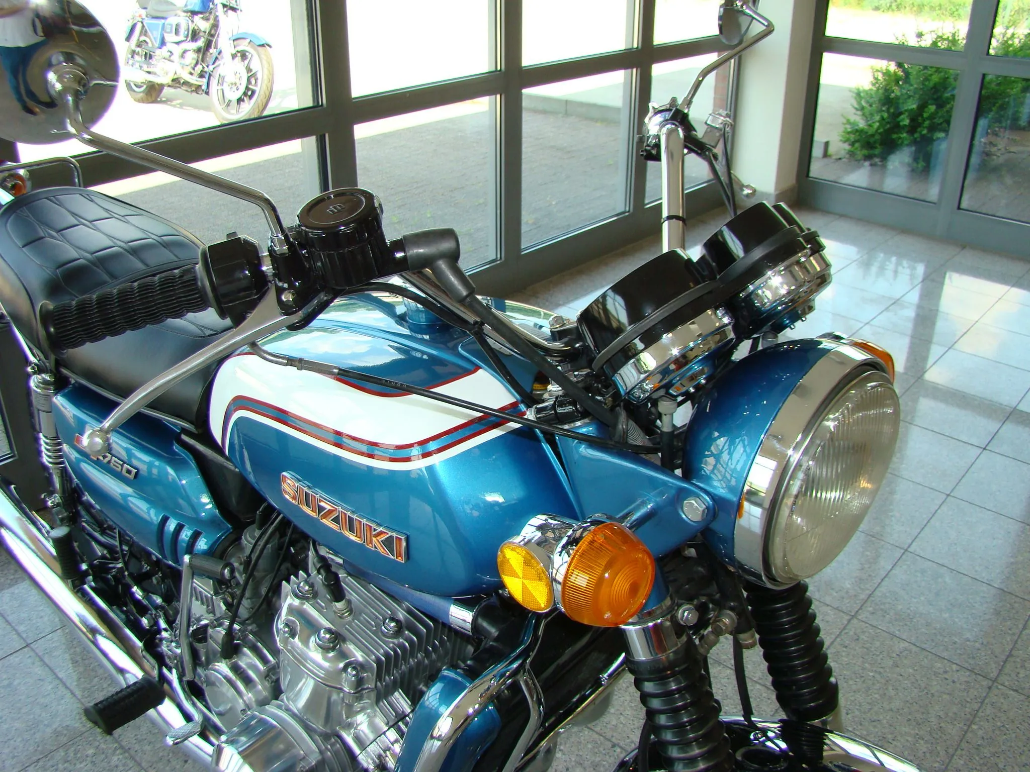 Suzuki GT 750 K 1973 Royal Blue - Moteventus