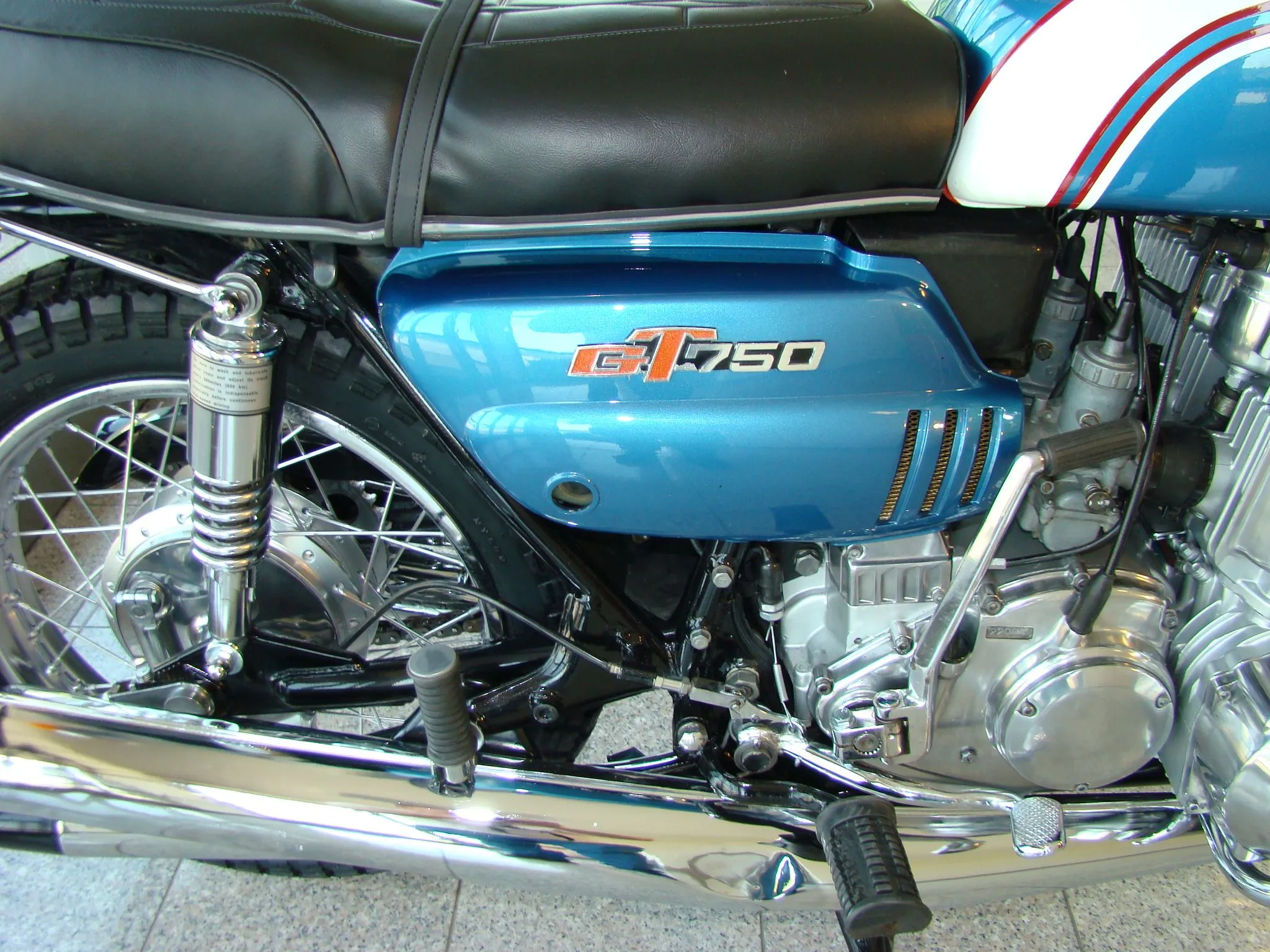 Suzuki GT 750 K 1973 Royal Blue - Moteventus