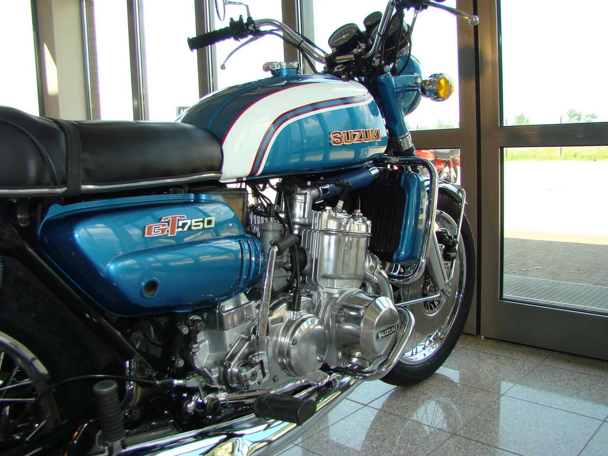 1973 Suzuki GT 750 specifications and pictures