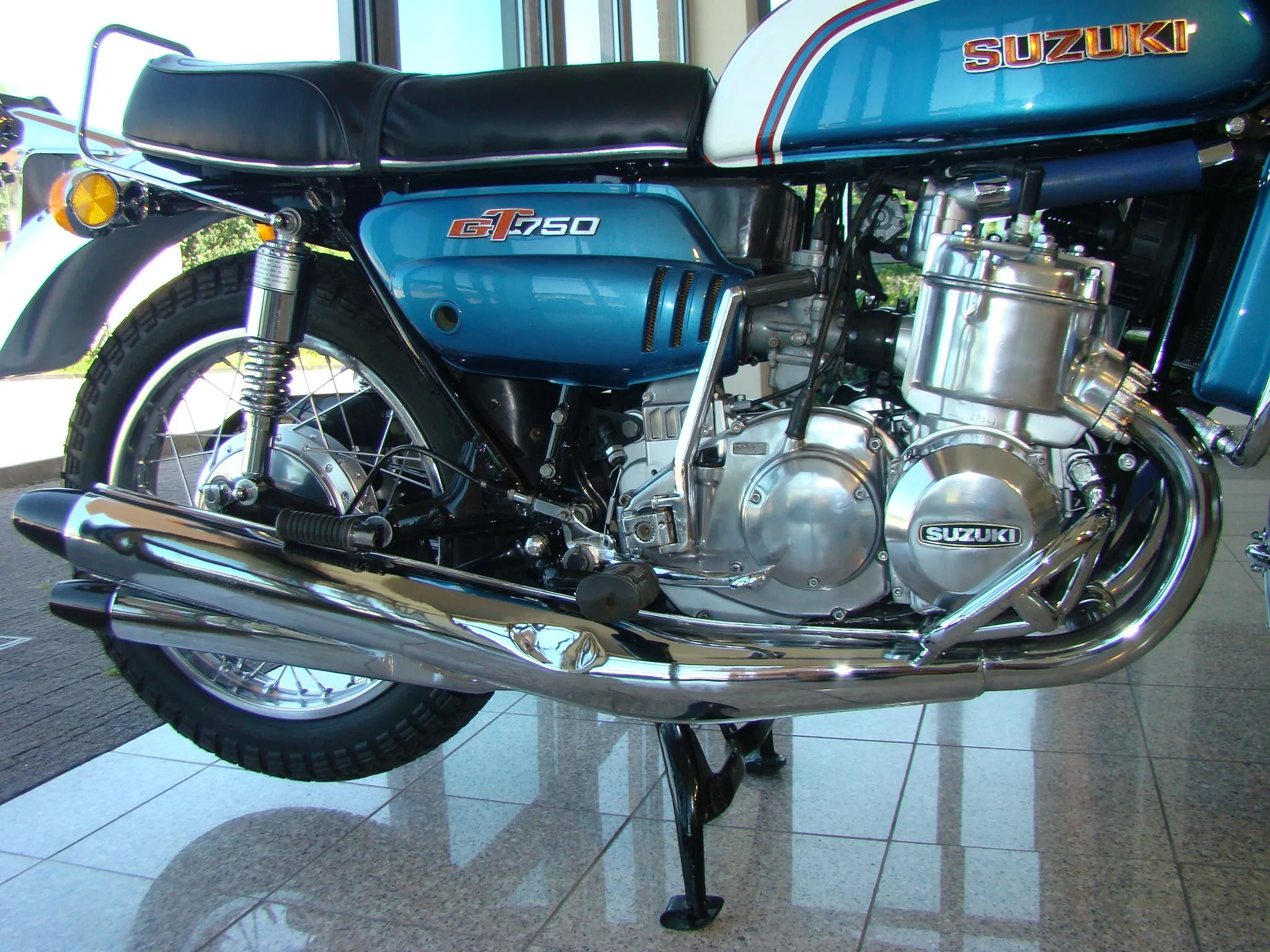 Suzuki GT 750 K 1973 Royal Blue - Moteventus